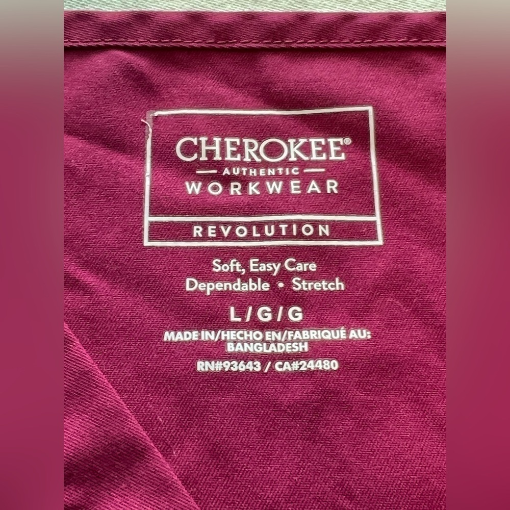 Cherokee Workwear Revolution
Women's V-Neck Scrub Top Size L - Picture 5 of 7